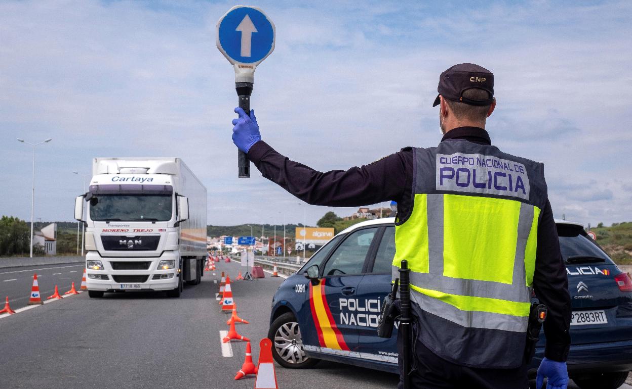 Un control de la Policía Nacional en una autovía. 