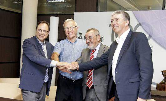 Vicent Soler, Joan Ribó, José Vte. González y Rafael Climent, tras la firma del acuerdo de reestructuración de Feria Valencia en 2017. 