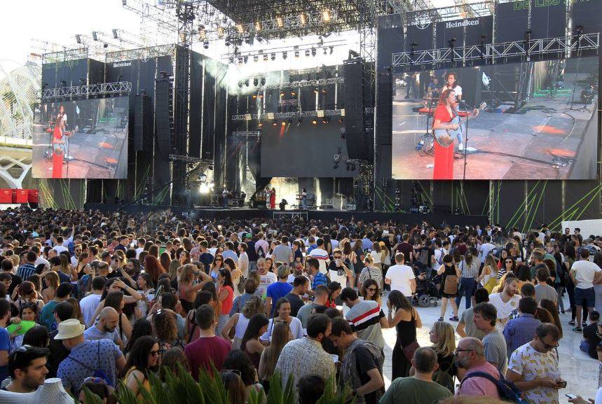 El Festival de les Arts. La Ciudad de las Artes y las Ciencias de Valencia acogía el viernes 5 y el sábado 6 de junio a miles de fans de la música y a cientos de artistas para dar la bienvenida al verano. No obstante, debido a la crisis del coronavirus, este ha sido aplazado al 2 y 3 de octubre. 