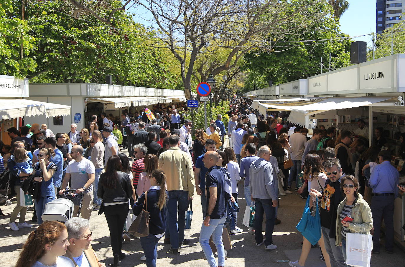 La Feria del Libro debía celebrarse del 20 de abril al 10 de mayo. Finalmente, la 55 edición del certamen literario tendrá lugar del 22 de octubre al 1 de noviembre, un momento que coincidirá con las campañas de lanzamientos editoriales de otoño. 