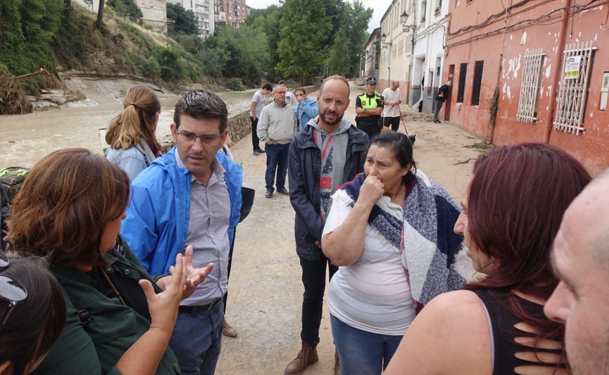 El alcalde en una visita al barrio la Canterería. 