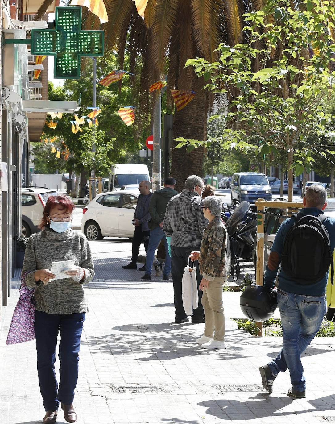 Los mayores de 65 años y los pacientes de riesga ya pueden retirarla junto con su tarjeta SIP