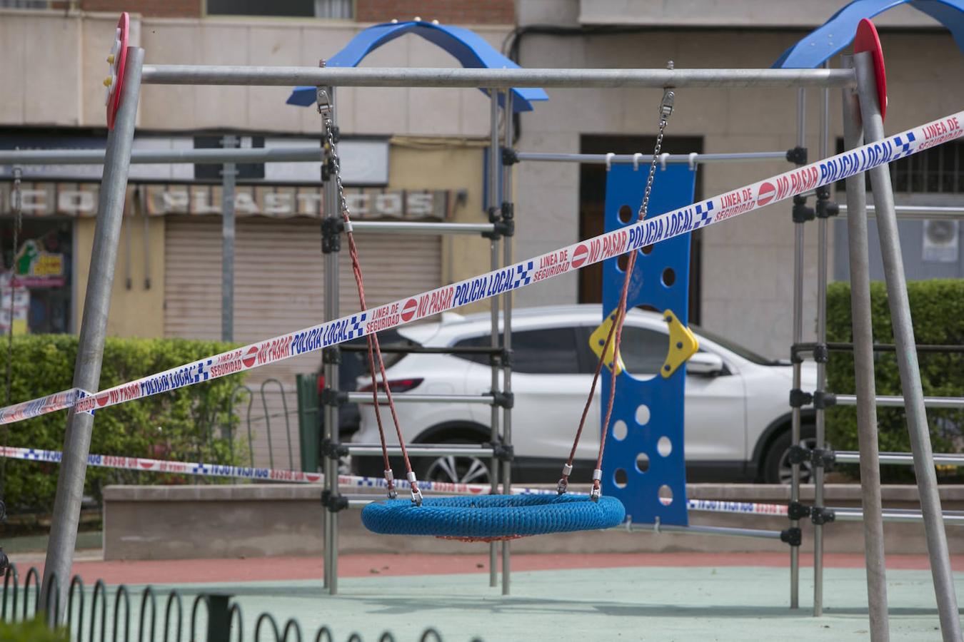 Fotos: Valencia cierra los parques infantiles