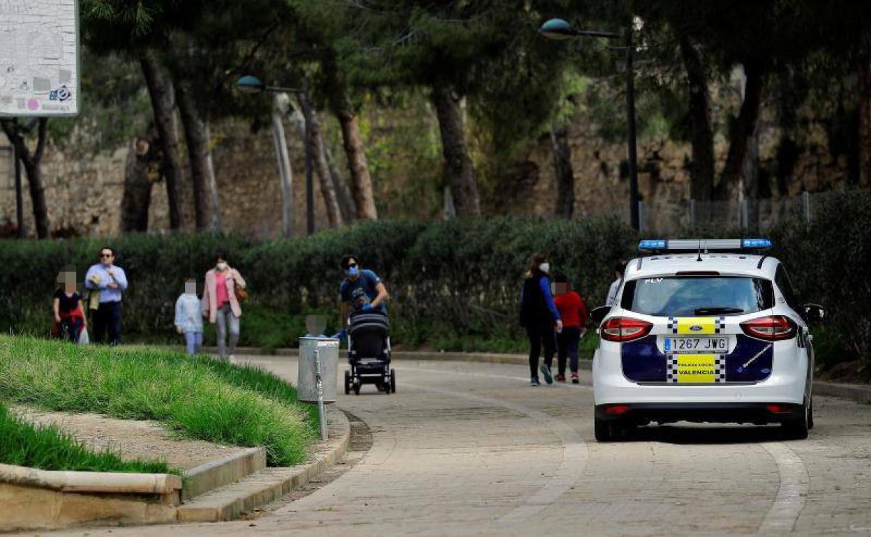 Las imágenes de aglomeraciones en el río de Valencia causan preocupación