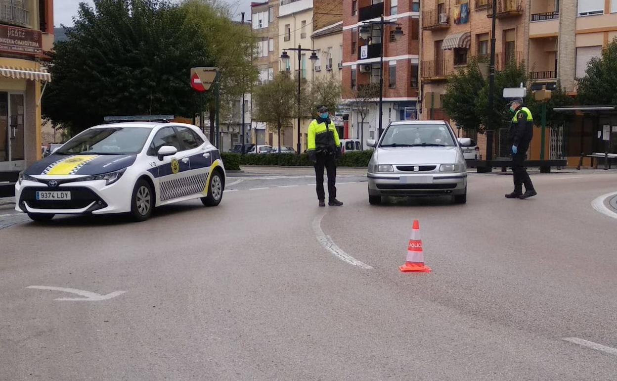 Control policial en Ontinyent, en una imagen reciente