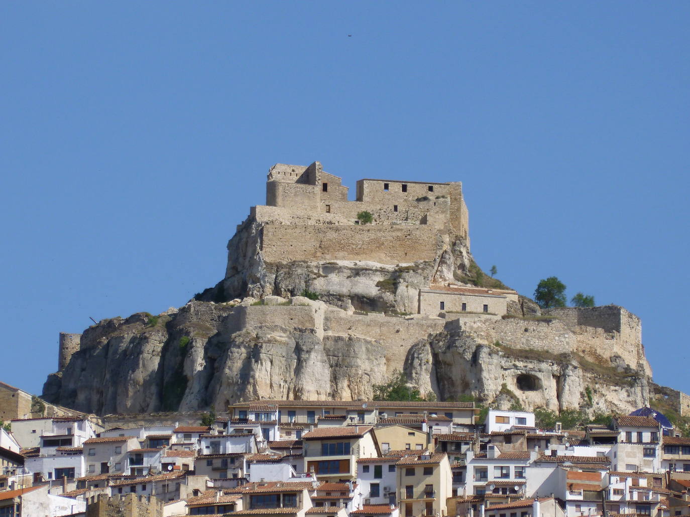 MORELLA (Castellón) | Situado en el norte de la provincia de Castellón, es capital municipal y de la comarca de Els Ports de Morella. La distancia desde Valencia es de 175 kilómetros, aproximadamente. Se puede acceder a él por la CV-10, AP-7, A-23 y A-1701.