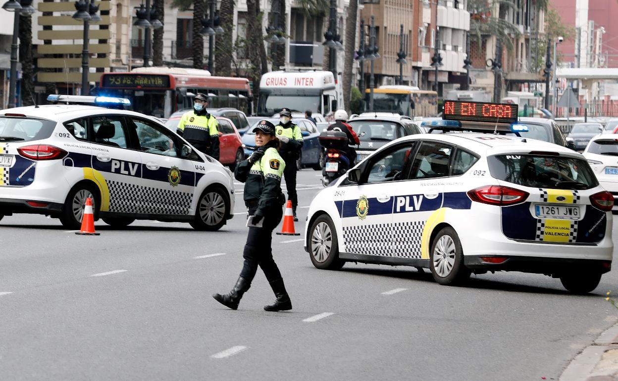Un control de la Policía Local en Valencia. 