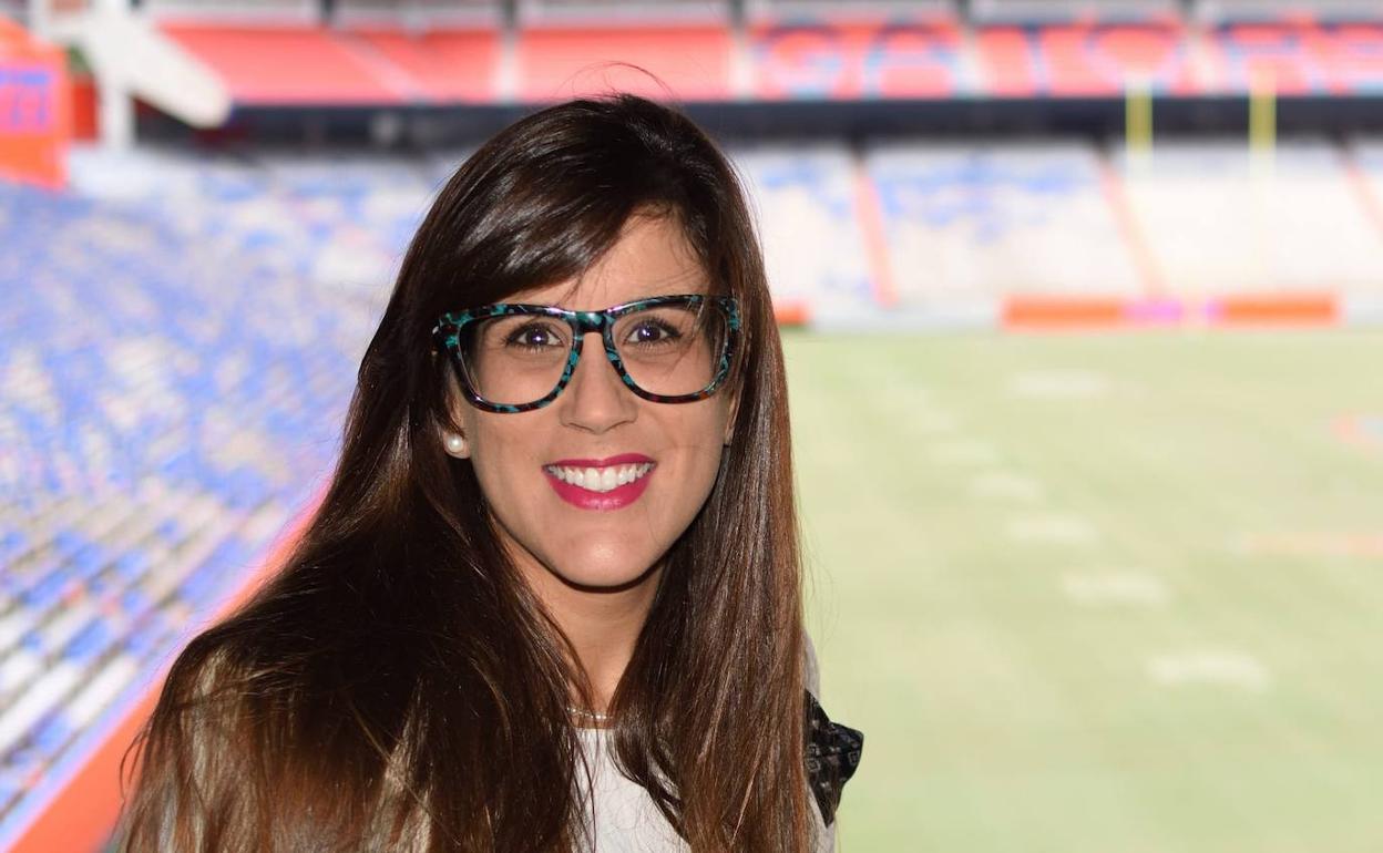 Mariló Martín Gasulla, en el estadio de fútbol americano de la Universidad de Florida. 