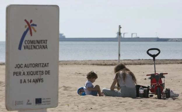 El Ayuntamiento propone correr por la huerta, la playa o las rondas para evitar saturar el cauce del Turia
