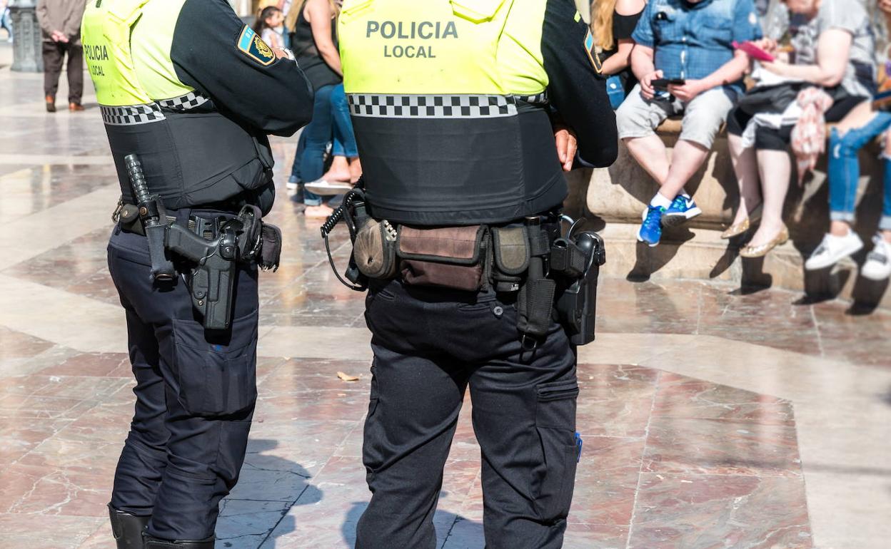 Una pareja de policías, en Valencia