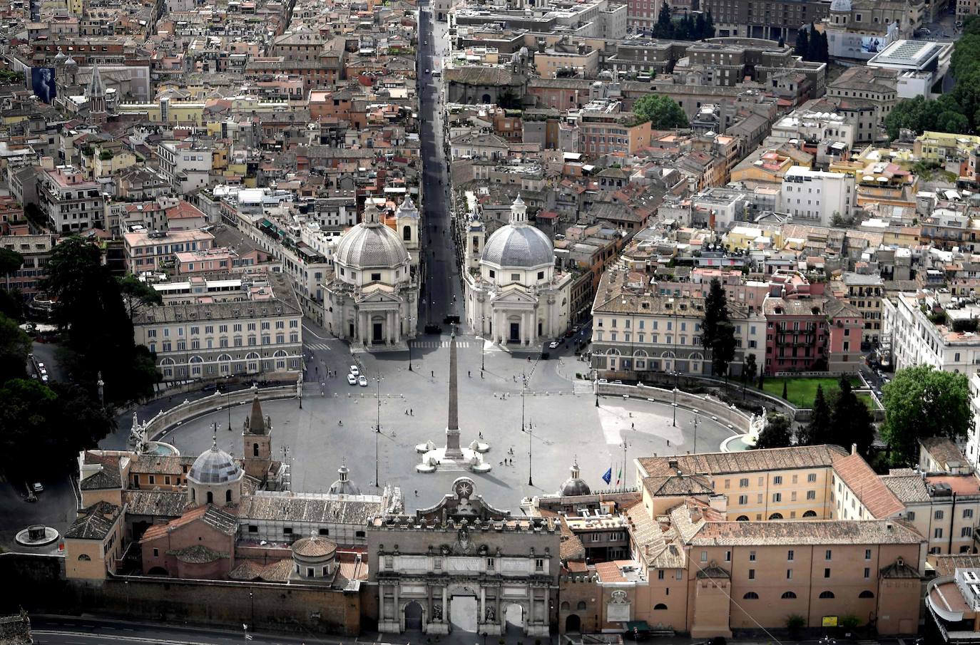 Las dos ciudades italianas se descubren sin público a vista de pájaro. Las zonas más turísticas están ahora libres, sin gente. El coronavirus ha dejado a dos de las urbes más históricas de Europa con un aspecto insólito.