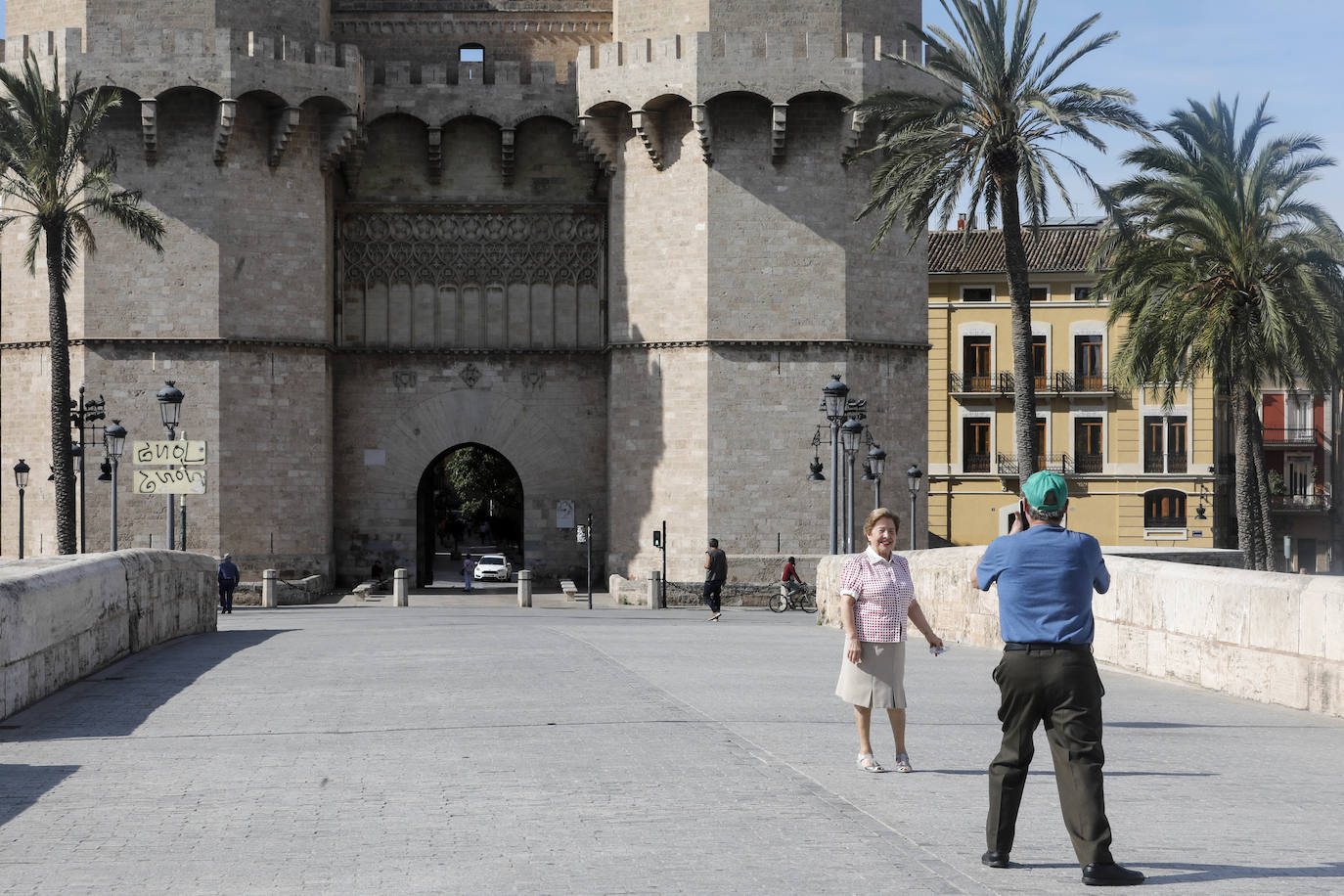 Fotos: Ciclistas, corredores y paseantes llenan de vida Valencia