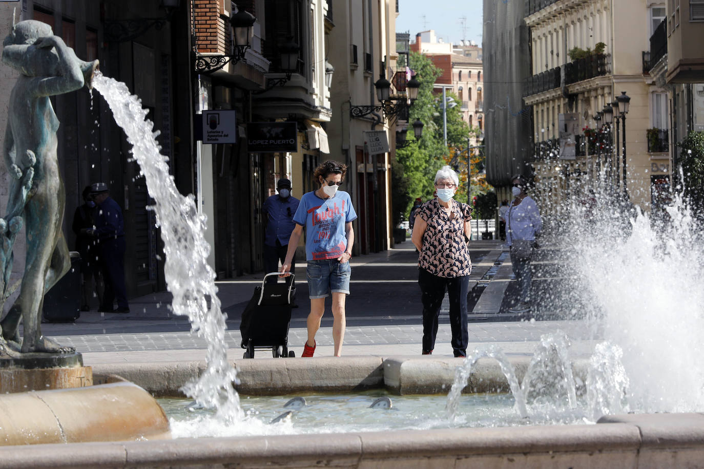 Fotos: Ciclistas, corredores y paseantes llenan de vida Valencia