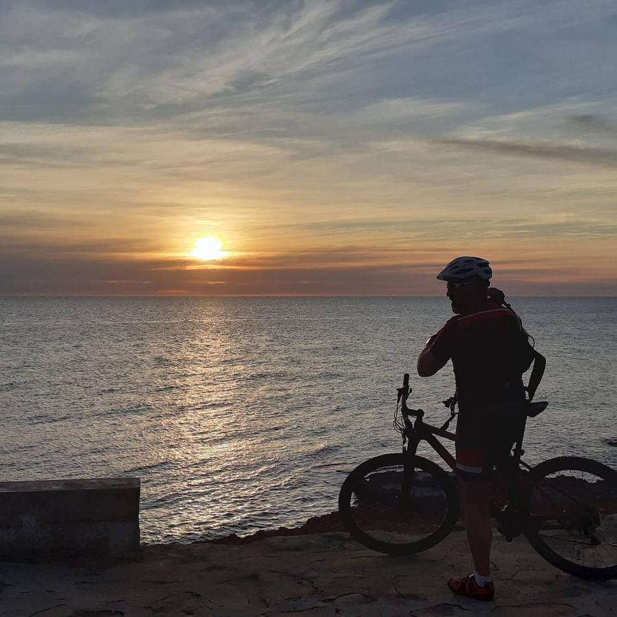 Fotos: Ciclistas, corredores y paseantes llenan de vida Valencia