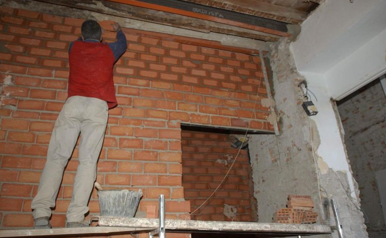 Obra en el interior de una vivienda.