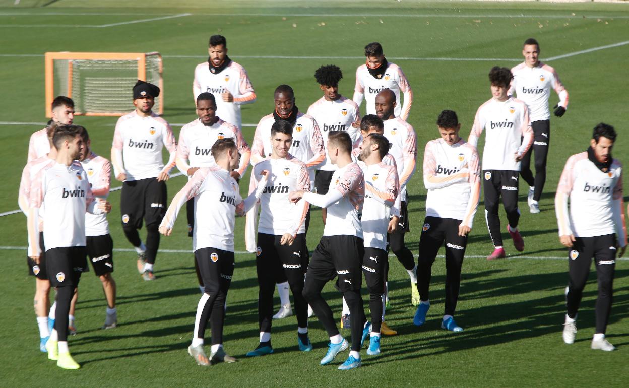 Los jugadores, en un entrenamiento antes de pararse la competición. 