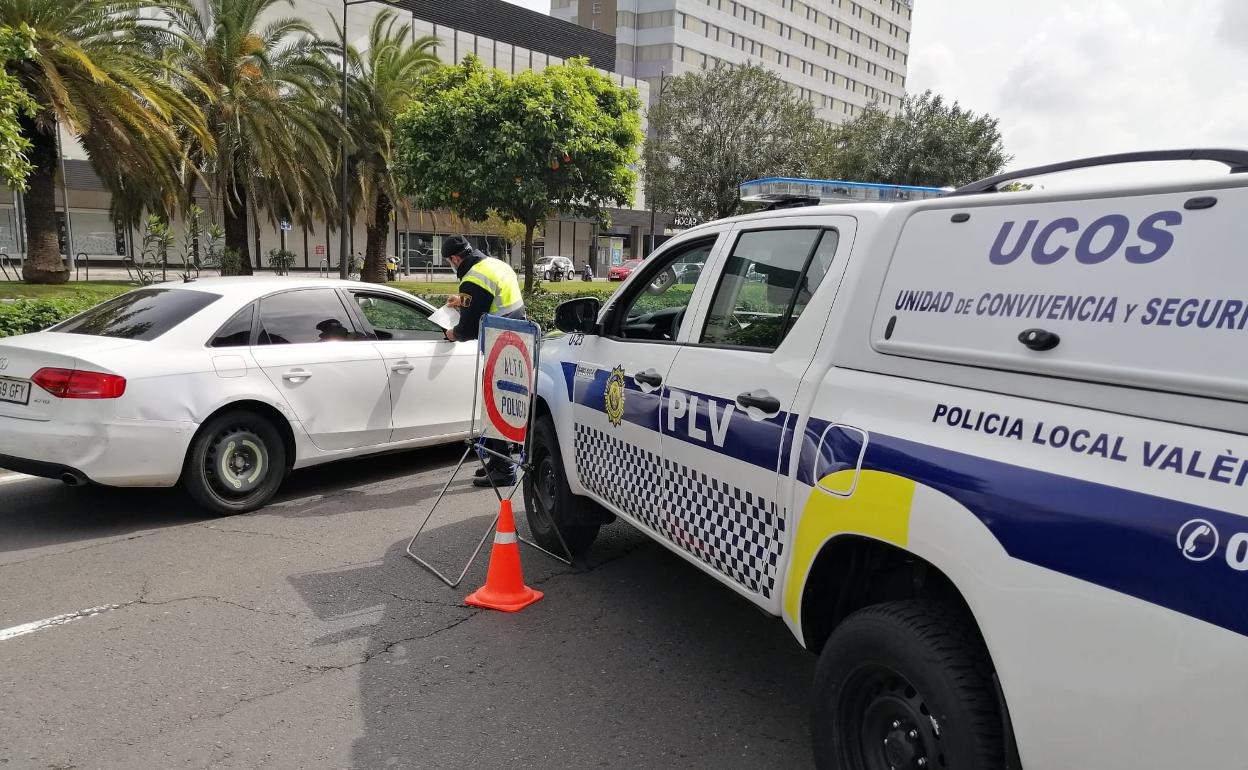 Un control de la Policía Local de Valencia. 