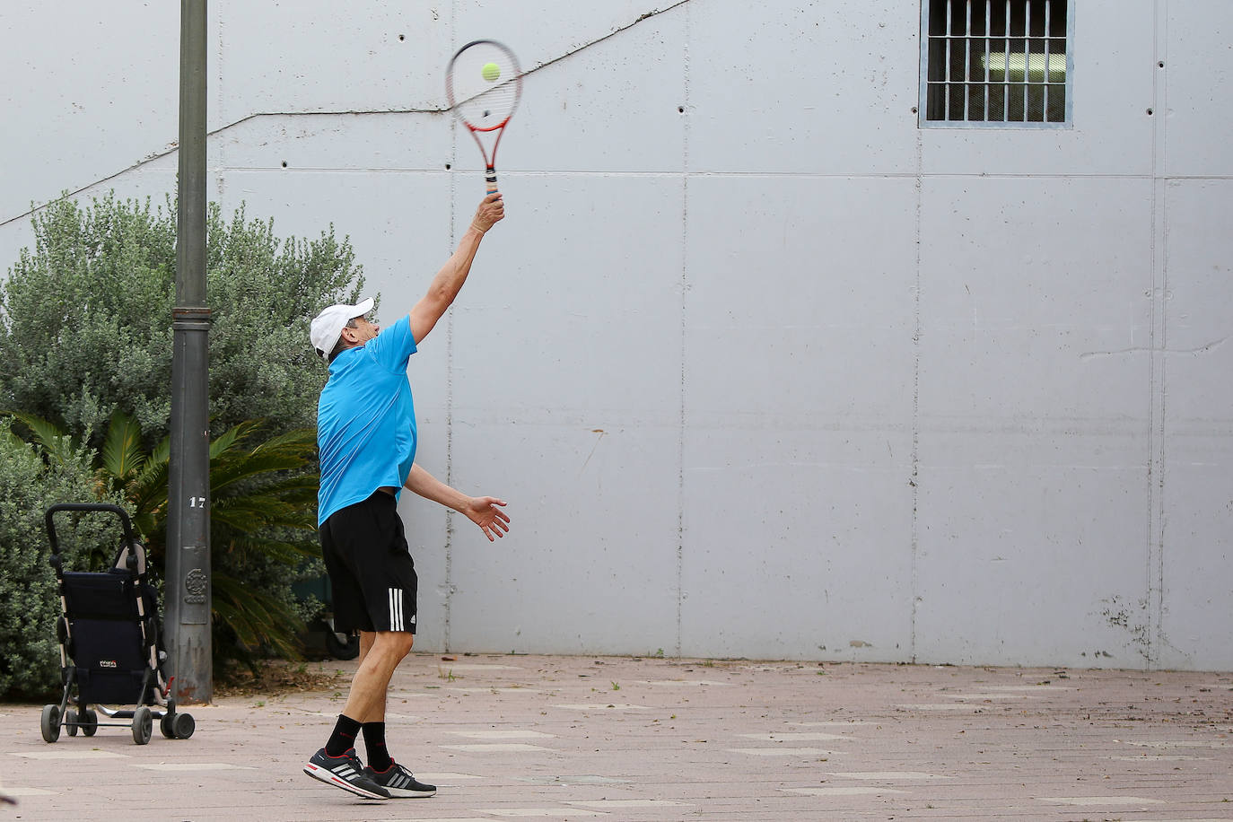 El Jardín del río Turia se ha convertido en uno de los lugares de mayor afluencia de deportistas durante la desescalada por el confinamiento por el Covid-19.