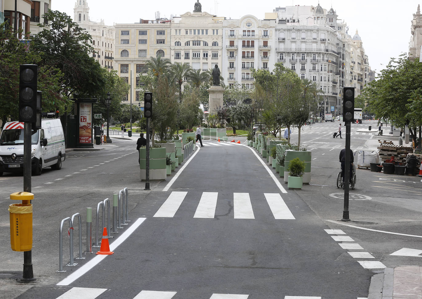 Fotos: Avanza la peatonalización de la plaza del Ayuntamiento de Valencia