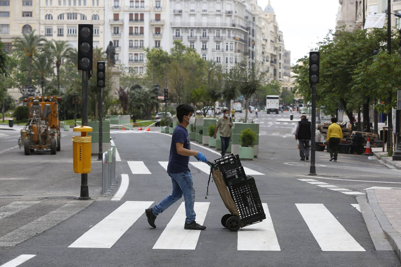 Fotos: Avanza la peatonalización de la plaza del Ayuntamiento de Valencia