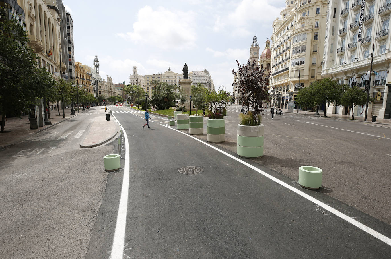 Fotos: Avanza la peatonalización de la plaza del Ayuntamiento de Valencia