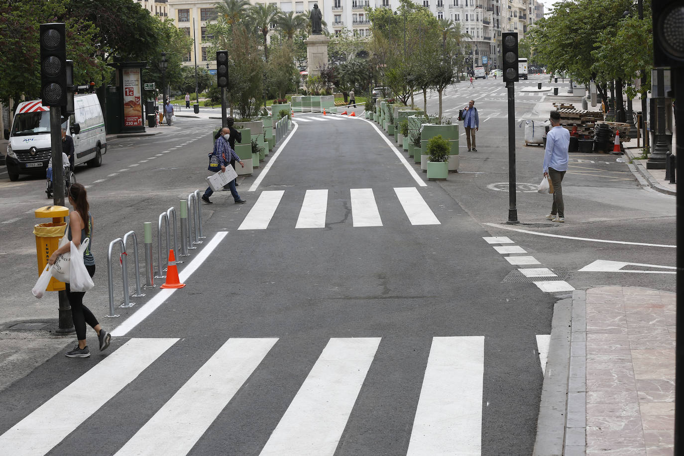 Fotos: Avanza la peatonalización de la plaza del Ayuntamiento de Valencia