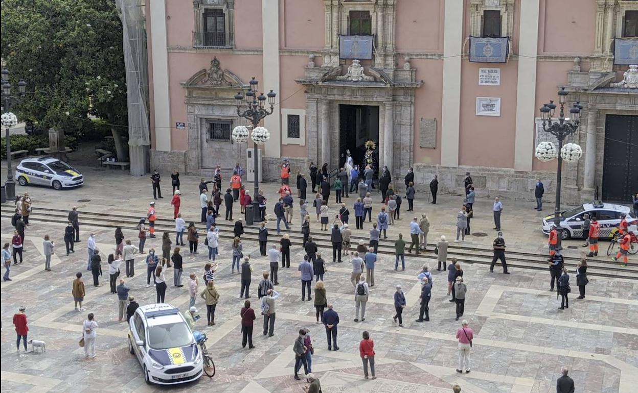 Imagen de la plaza de la Virgen tras la misa por la Mare de Déu, ayer. 