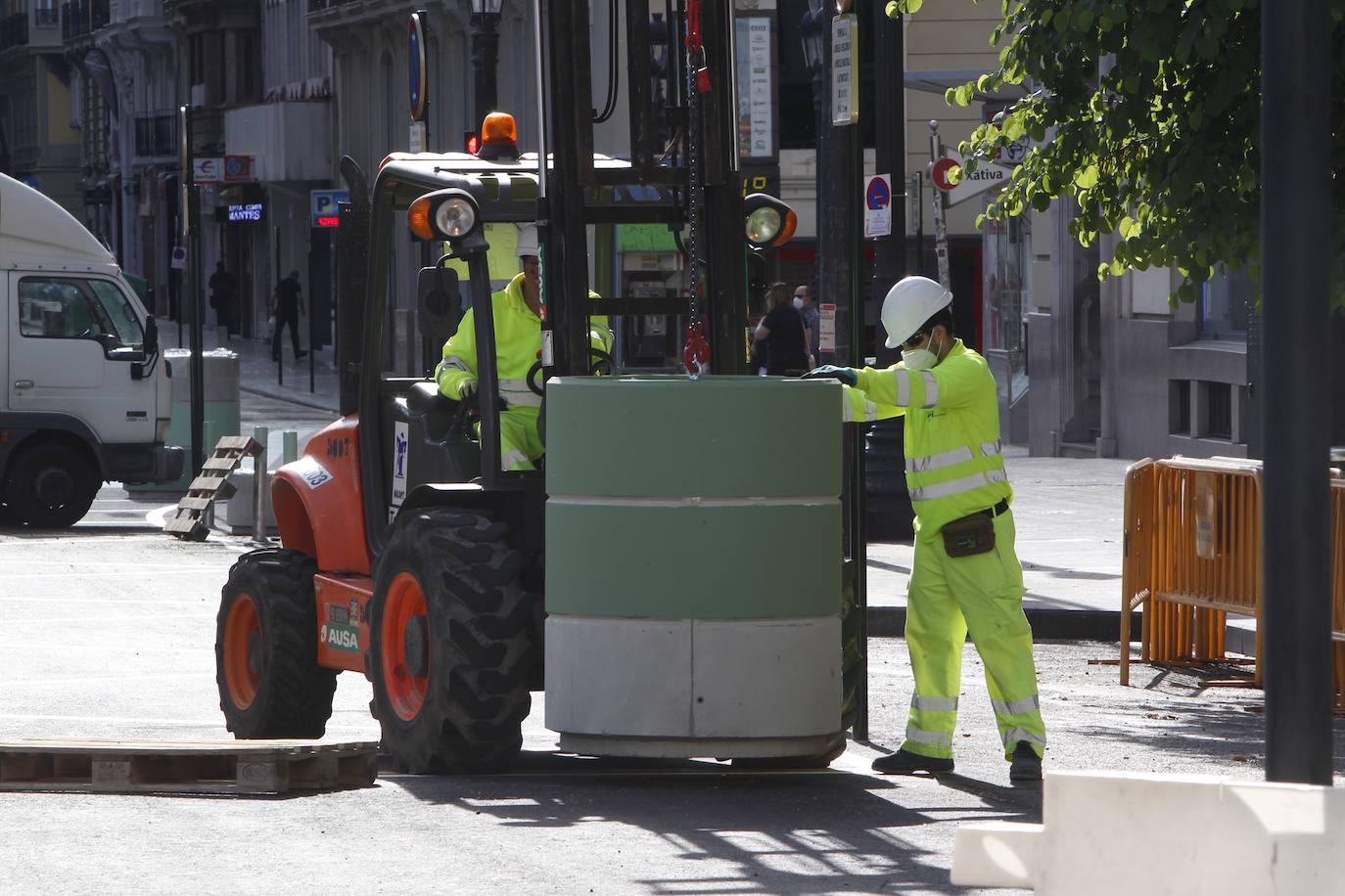 Fotos: Avanza la peatonalización de la plaza del Ayuntamiento de Valencia