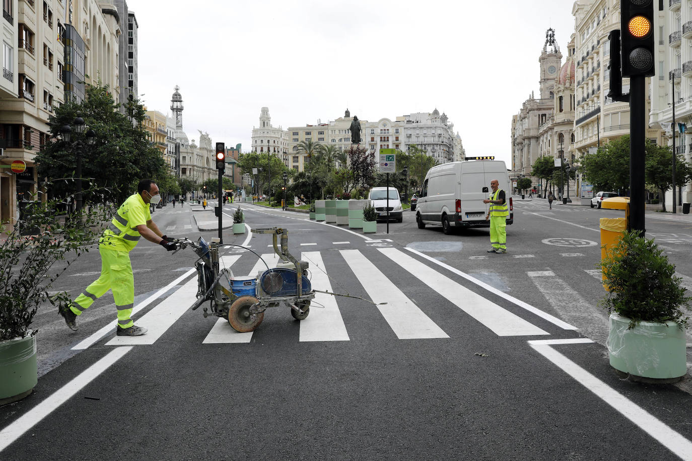 Fotos: Avanza la peatonalización de la plaza del Ayuntamiento de Valencia