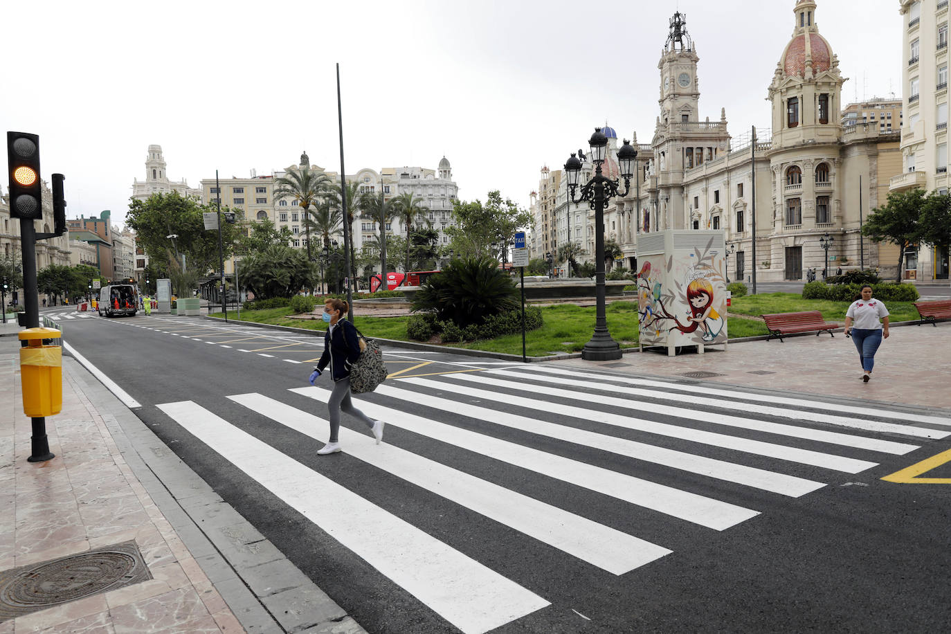 Fotos: Avanza la peatonalización de la plaza del Ayuntamiento de Valencia