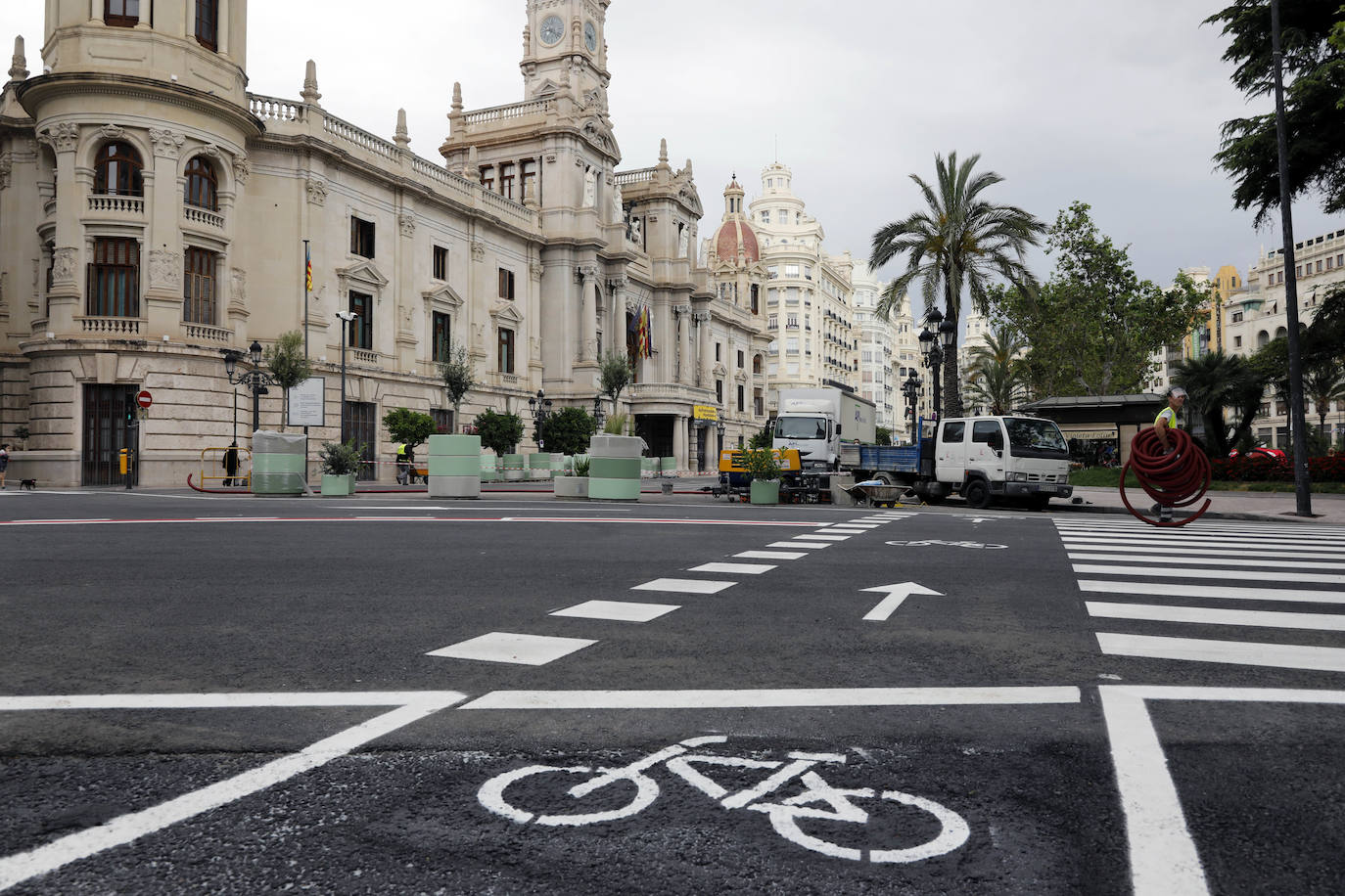 Fotos: Avanza la peatonalización de la plaza del Ayuntamiento de Valencia