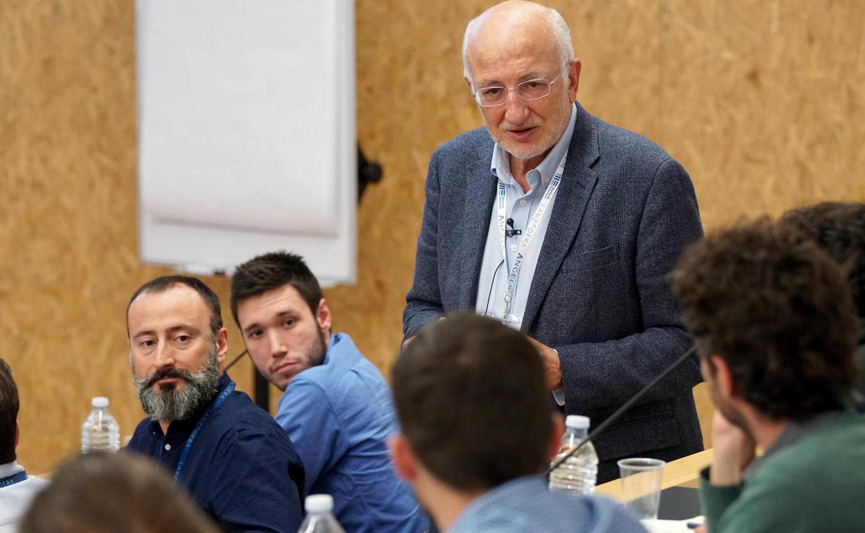 El empresario Juan Roig, durante una sesión formativa con emprenedores. 