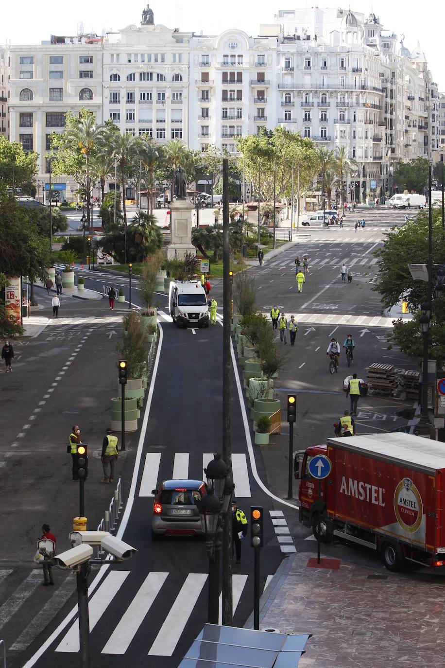 Fotos: Avanza la peatonalización de la plaza del Ayuntamiento de Valencia