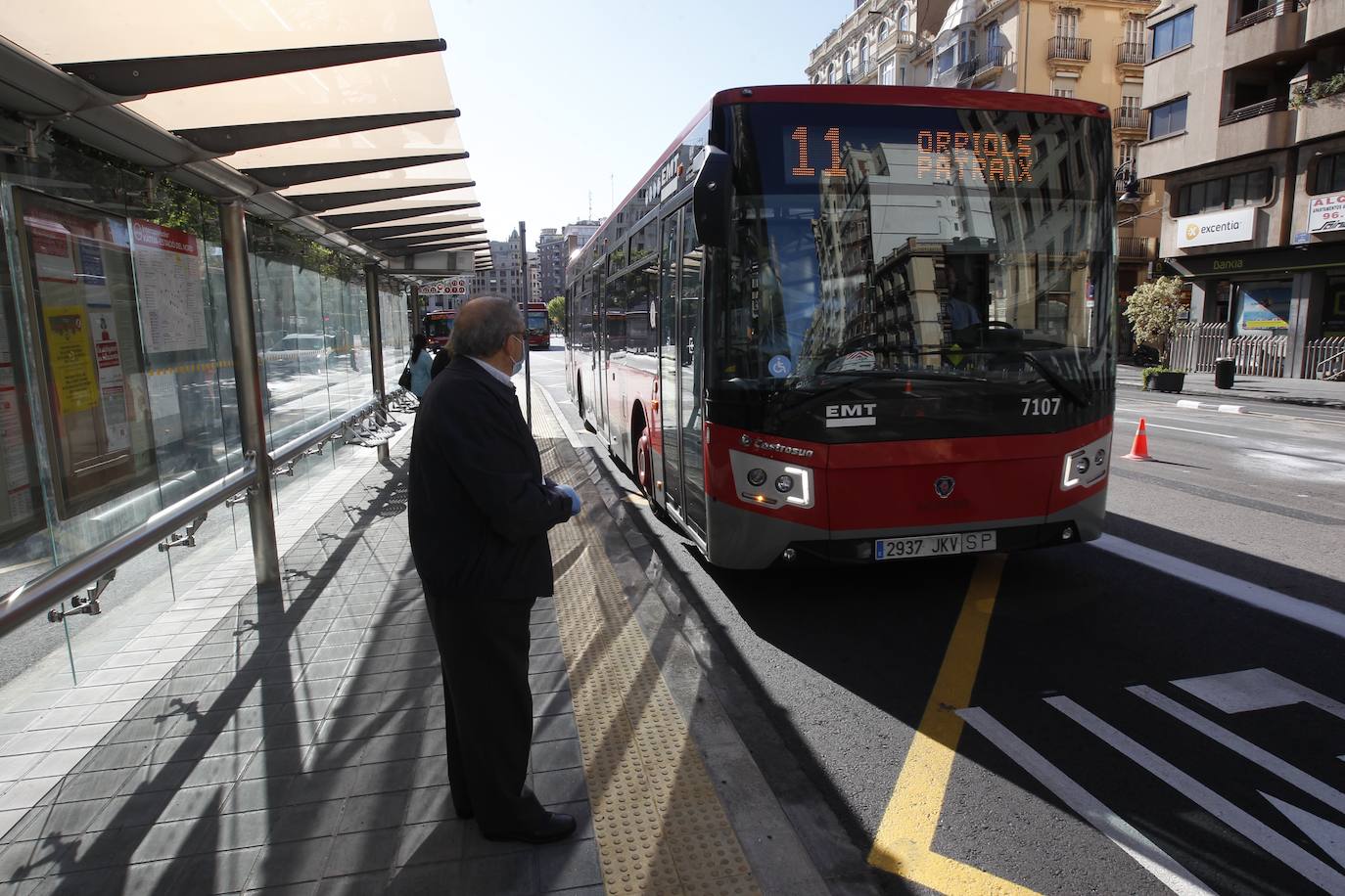 Fotos: Avanza la peatonalización de la plaza del Ayuntamiento de Valencia