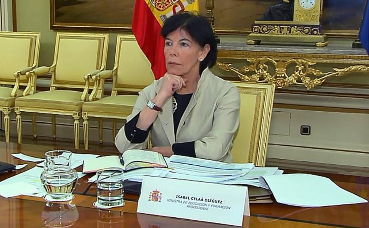 Isabel Celaá, este jueves durante sus reuniones con las comunidades autónomas. 