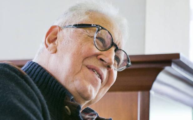 Fernando Delgado, distinguido en Poesía .