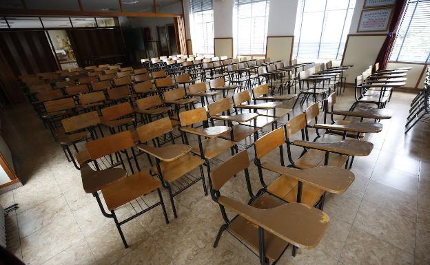 Aula vacía de un colegio de Valencia tras decretarse el cierre durante el estado de alarma. 