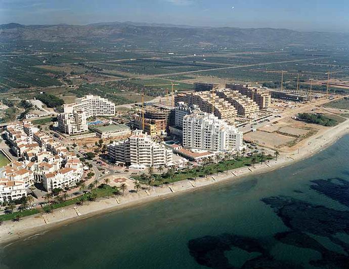 Muere ahogado un hombre de 54 años cuando limpiaba las hélices de un barco en Oropesa