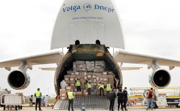 Aviones con material sanitario importado por la Comunitat. 