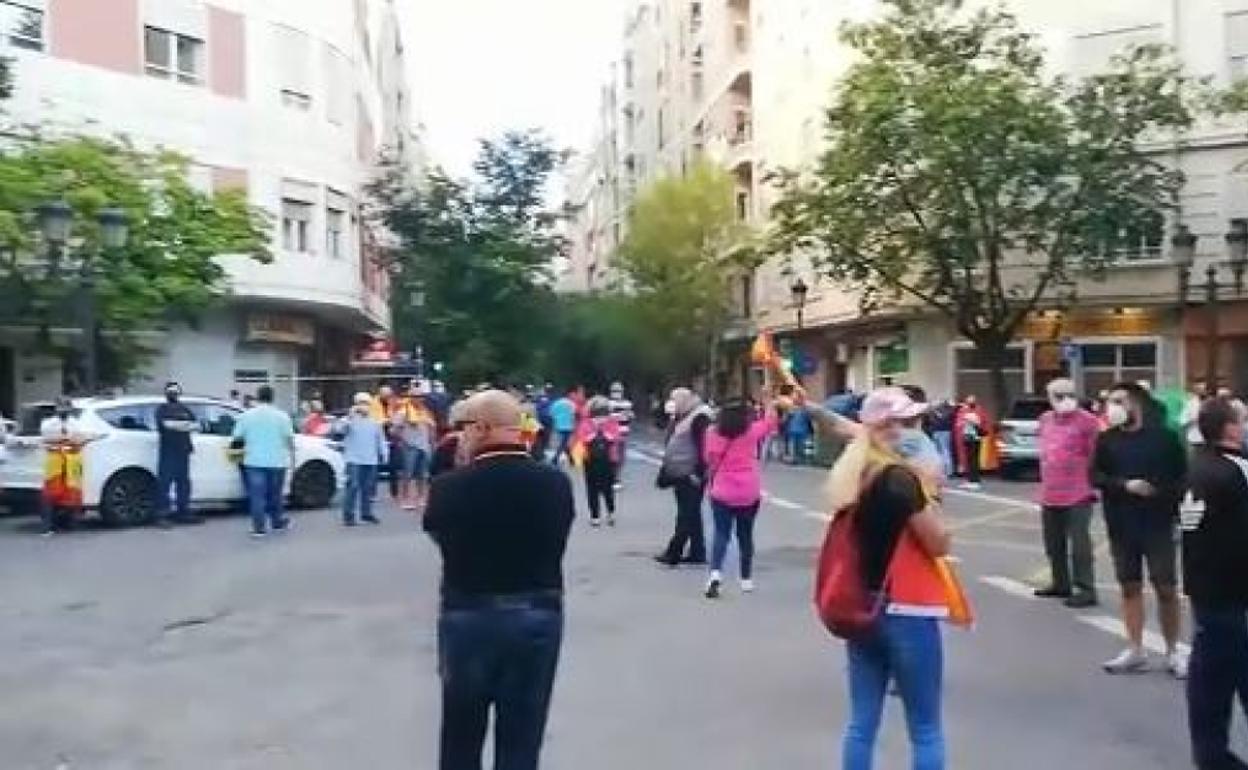 Protestas espontáneas contra el Gobierno en el Ensanche de Valencia