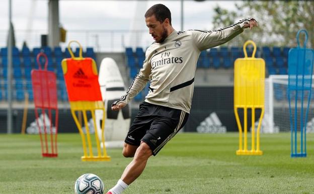 Hazard, entrenándose con el Real Madrid. 