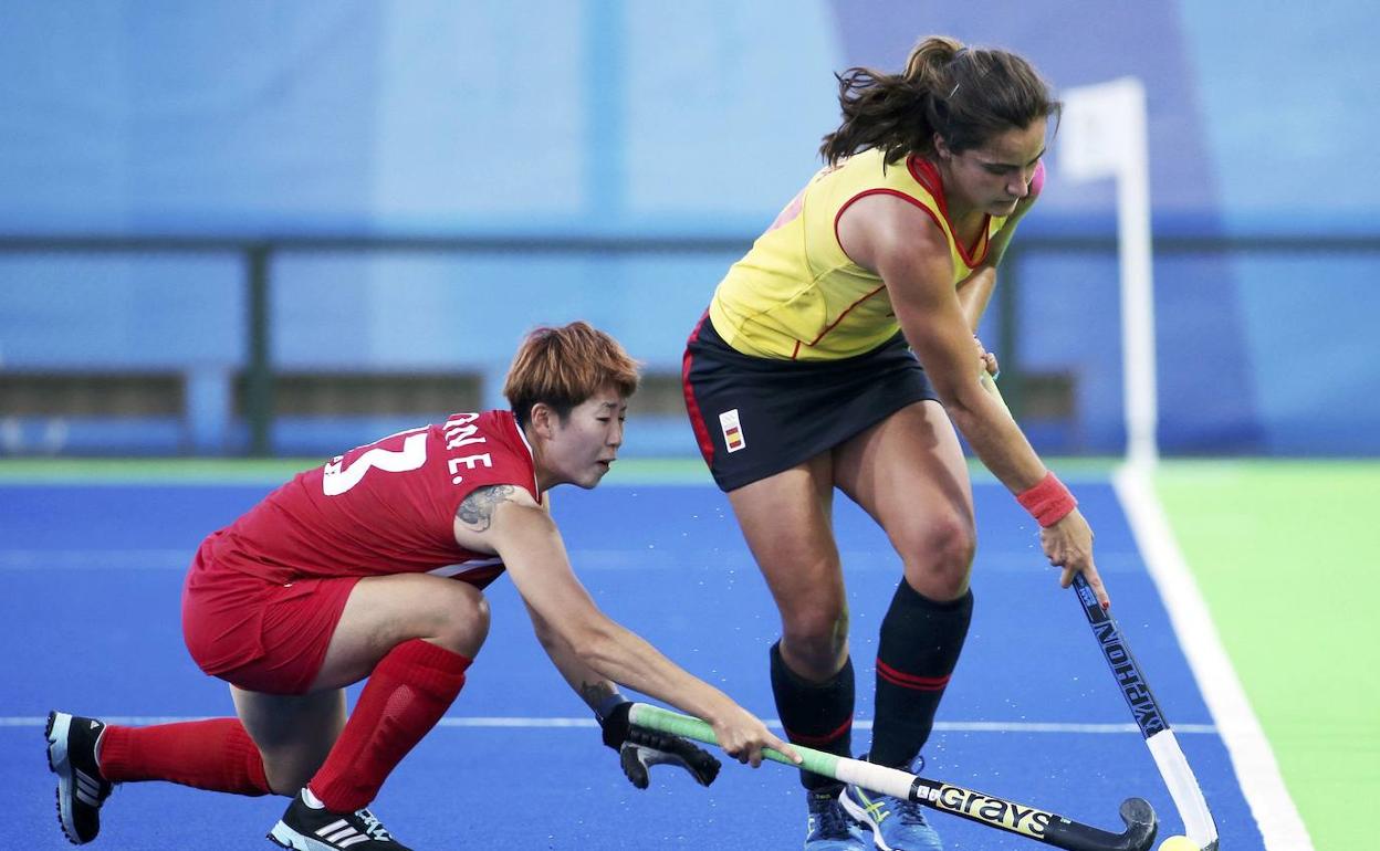 Lola Riera, durante un partido de la selección española en los Juegos de Río.