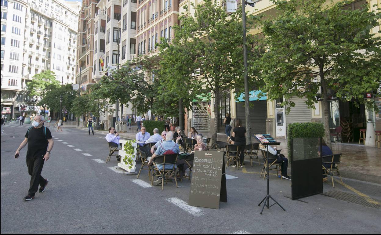 Terrazas en Valencia este martes. 