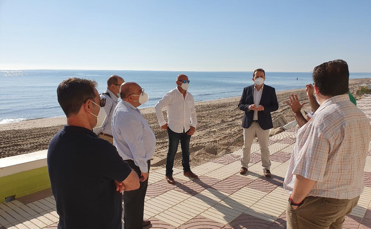 Visita de los técnicos junto a representantes municipales. 