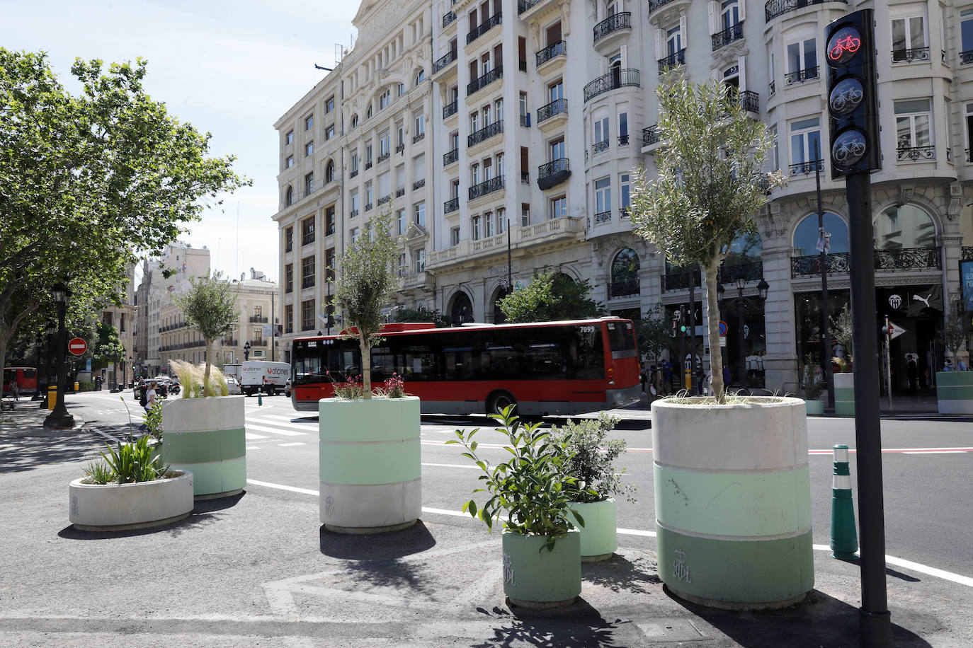 Fotos: Maceteros de la plaza del Ayuntamiento de Valencia