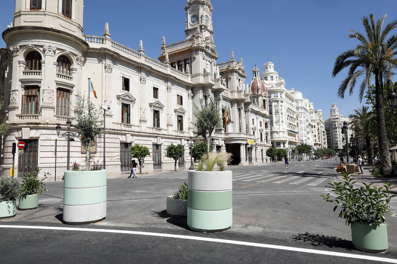 Fotos: Maceteros de la plaza del Ayuntamiento de Valencia