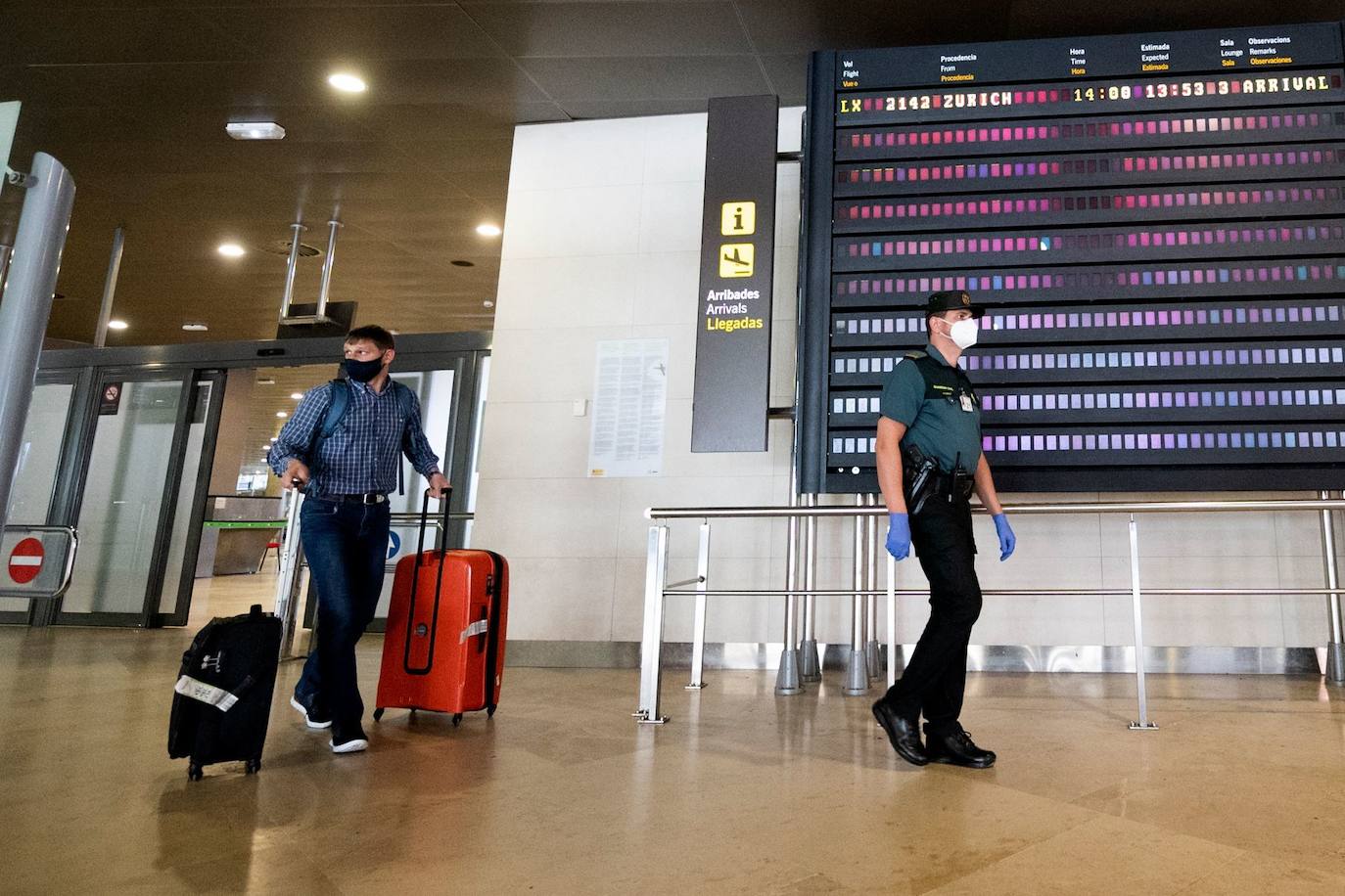 Aterriza en Valencia el primer vuelo internacional tras el confinamiento