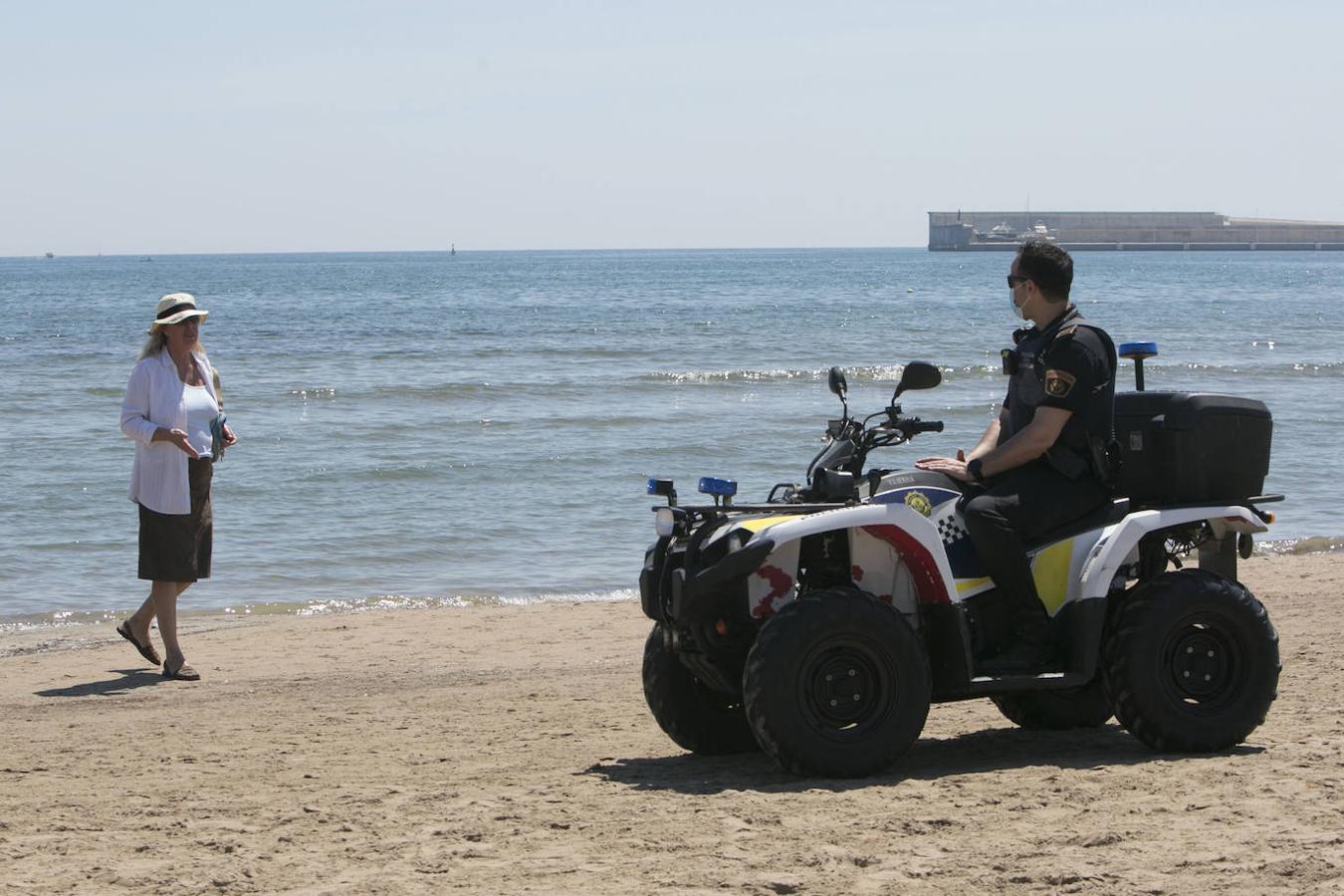 A la espera de concretarse oficialmente las nuevas normas para disfrutar de la costa este verano -ya se ha hecho público el borrador-, las playas de la Comunitat empiezan a recibir cada día más visitantes. 