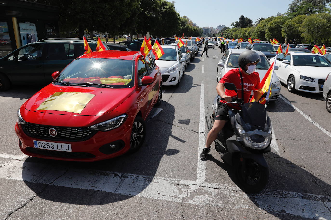 La marcha de vehículos contra la política del Gobierno se inicia en la Alameda y recorrerá la ciudad hasta llegar a San Agustín. 