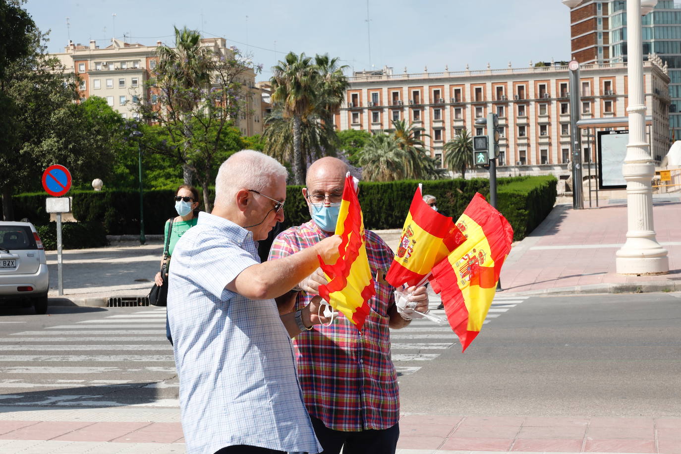 La marcha de vehículos contra la política del Gobierno se inicia en la Alameda y recorrerá la ciudad hasta llegar a San Agustín. 